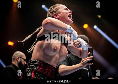 Daniella Hemsley flashes crowd after kingpyn boxing victory